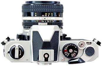 Nikon FM top view with 50mm.jpg (21k)