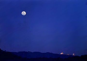 Lover's moon.jpg (17k) Loading...