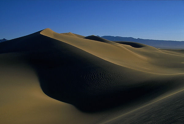 Mequite_Dunes_3.JPG (32k) Loading ....