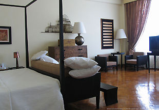 Typical guest picture room at Dusit Inya Lake hotel , Yangon, Burma (Myanmar)