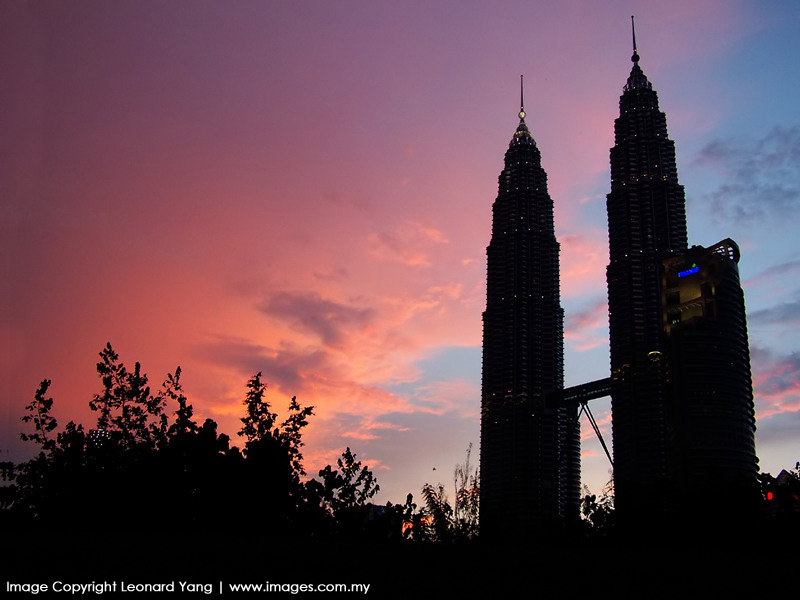Suria-KLCC Petronas Twin Towers in the evening ....