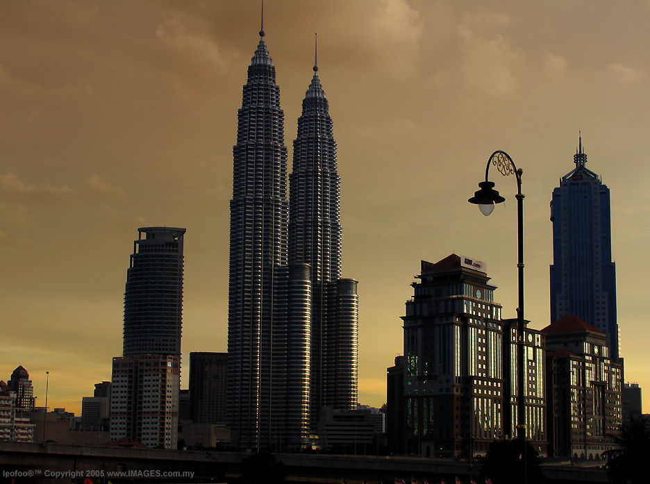 photos & picttures showcase on Kuala Lumpur City Center (KLCC), with Petronas Twin Towers & Suria-KLCC Mall, Malaysia (116k) Jpg Loading ....