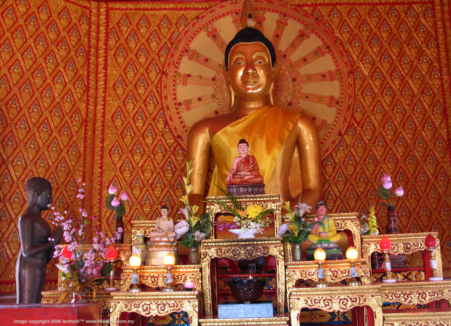 An all new large Buddha Image at the side of the main hall of the  reclining Buddha at Wat Chai Thai Temple in Penang Island (Image file zise 203k) Loading .....