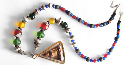 A nothern Thai way of a amulet necklace