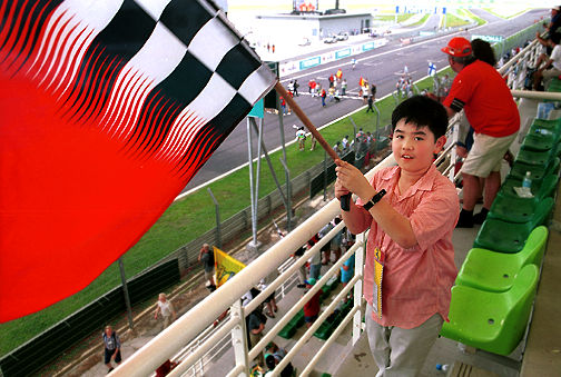 Happy kid at track...jpg (23k) Loading...